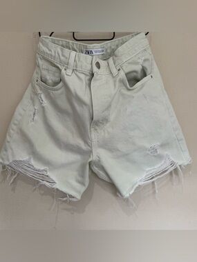 Zara Light Cream High-Waist Distressed Denim Shorts Size 2